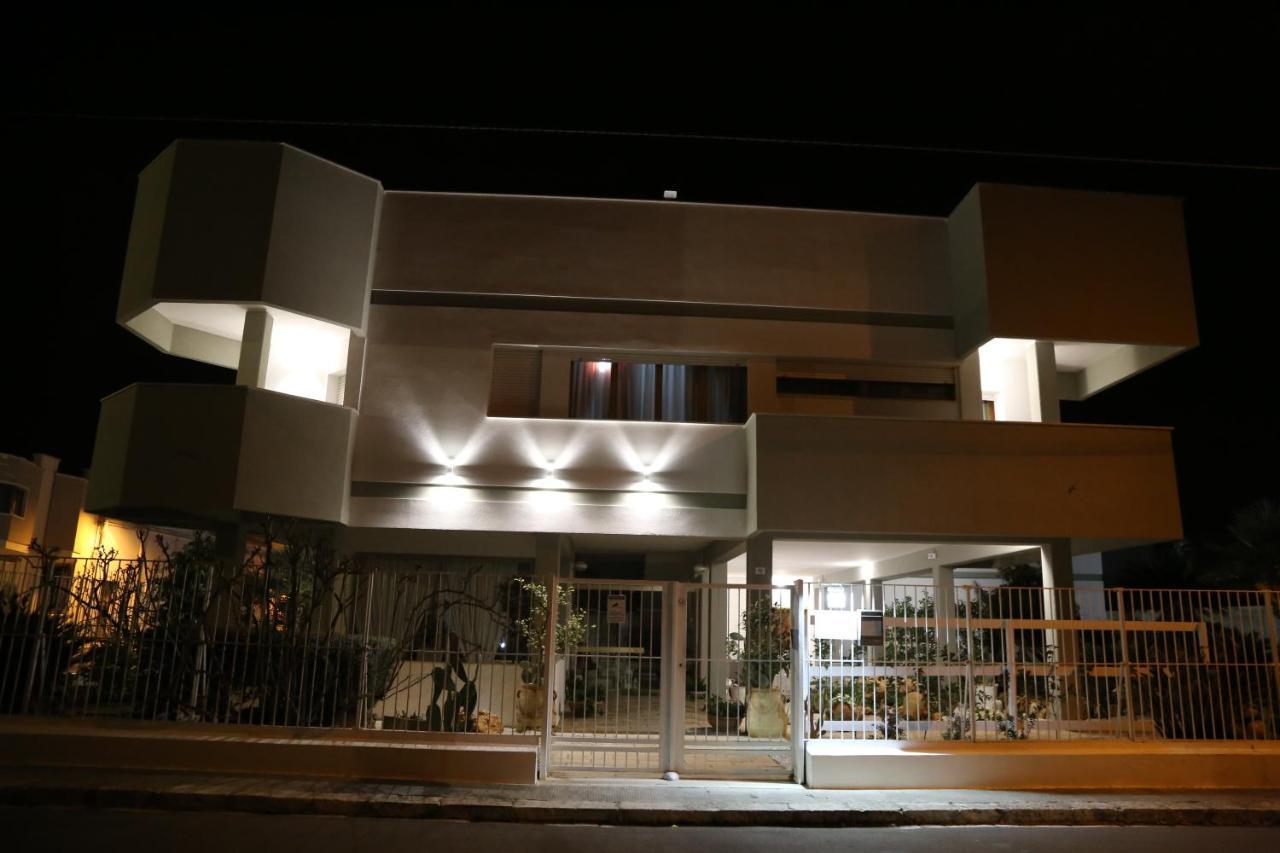 Virò House Acomodação com café da manhã Squinzano Exterior foto