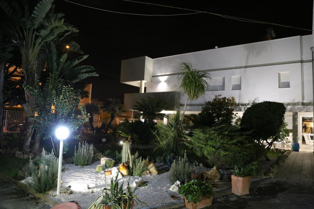 Virò House Acomodação com café da manhã Squinzano Exterior foto